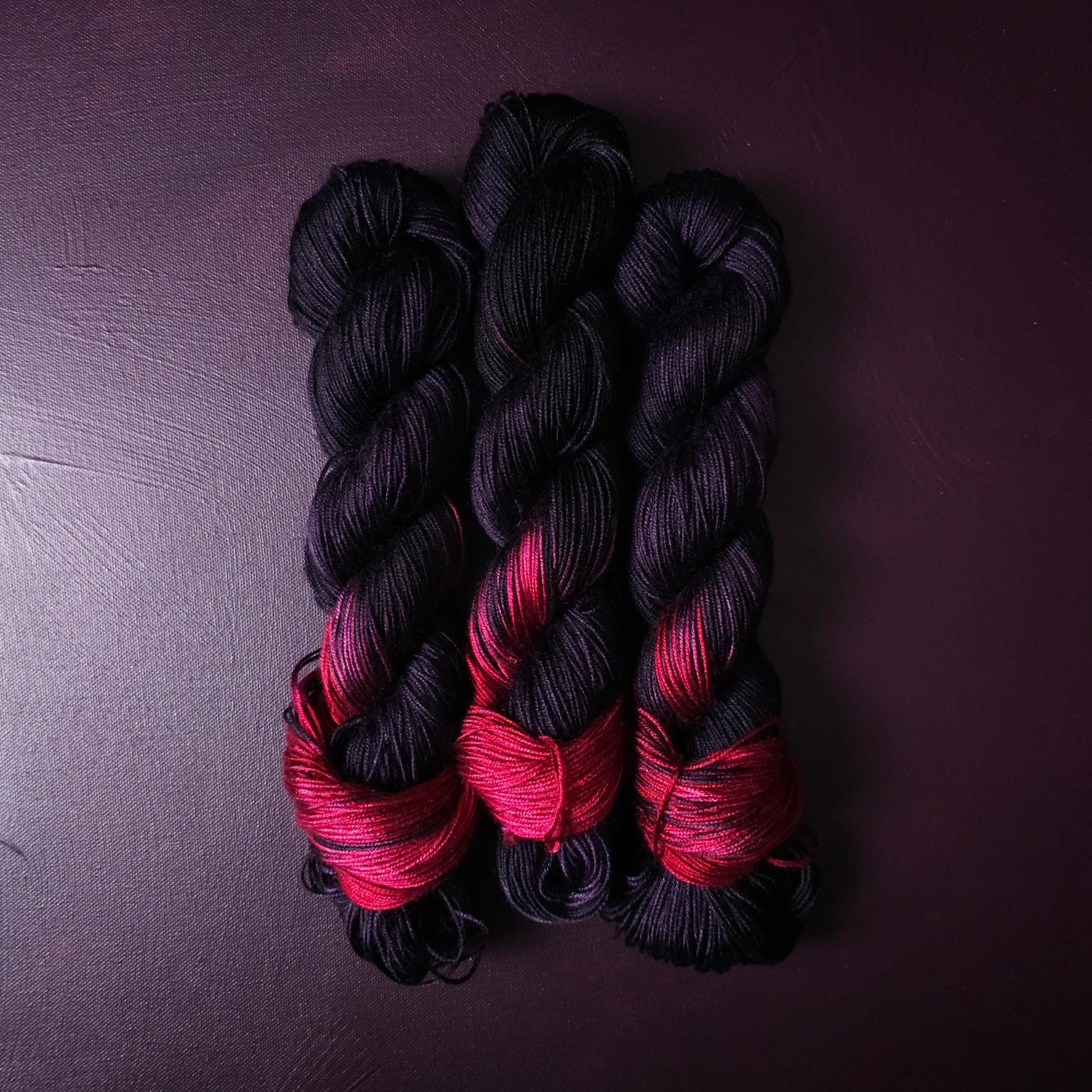 Bloody Mary, hand dyed vegan yarn, assigned pooling yarn, fingering / DK weight knitting yarn, tencel OR bamboo yarn, shiny crochet thread